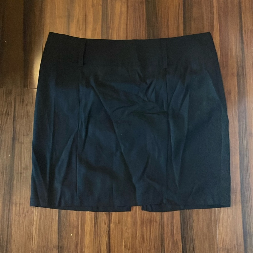 Maurice’s 15/16 black pencil skirt